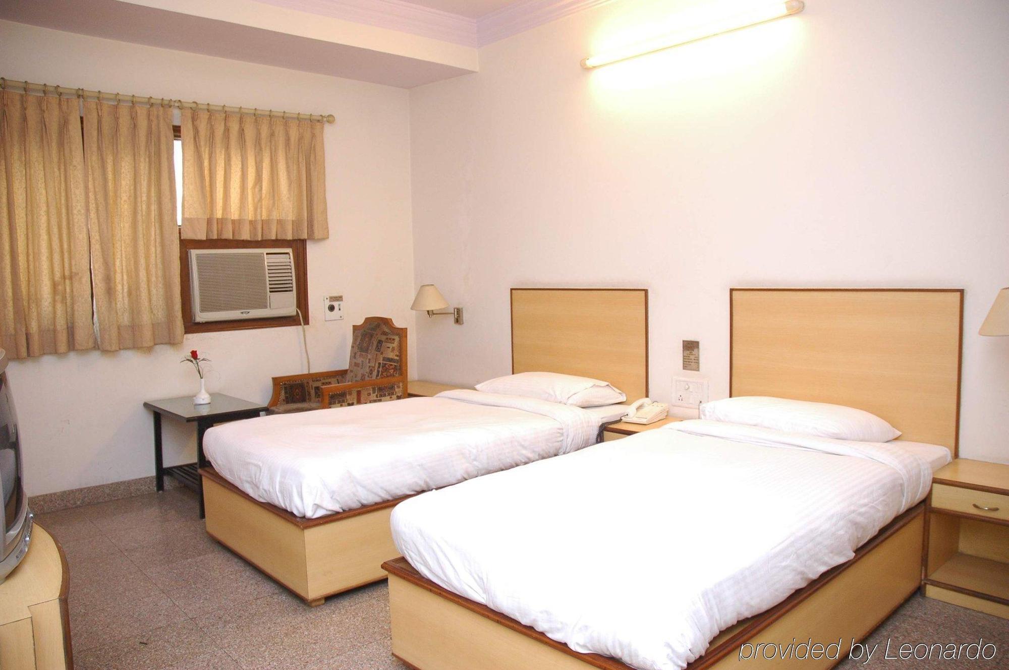 Hotel Swati New Delhi Room photo
